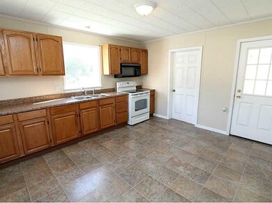 258 Yellowcreek St, Homer City, PA 15748 - photo 4