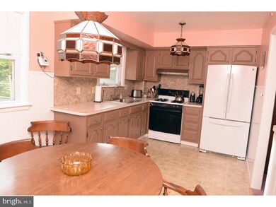 218 Morris Cir, Crum Lynne, PA 19022 - photo 6