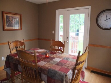 Dinette is open to the kitchen.
