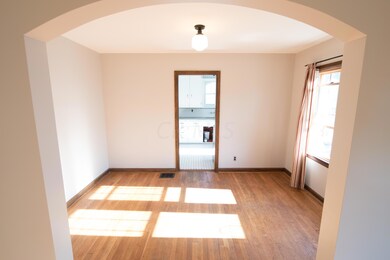 563 Richards Rd, Columbus, OH 43214 - photo 6