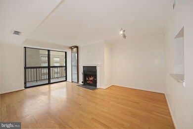 The Gibson unit 901, Washington, DC 20037 - photo 2