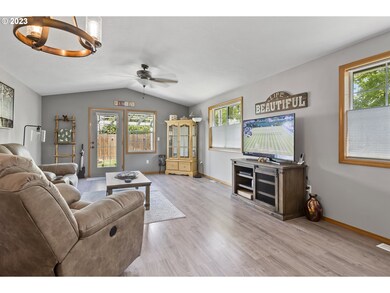 213 E North St, Newberg, OR 97132 - photo 3