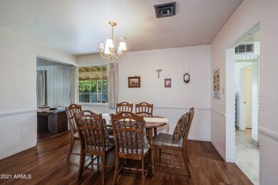 323 Elm Pic- Dining room