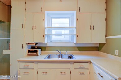 1226 Crown Ave, Louisville, KY 40204 - photo 7