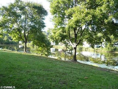 Yard/Garden - Enjoy the water from your front porc
