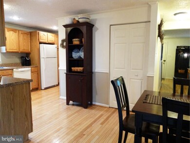 422 Centennial Dr, Morrisville, PA 19067 - photo 7