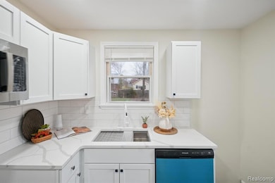 17326 Kentfield St, Detroit, MI 48219 - photo 7