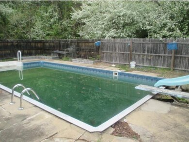Screened in porch to pool