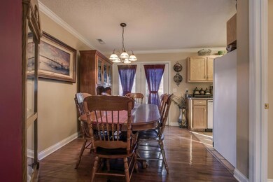 05_MapleCrestCircle_191_Dining01