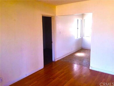 Living room entry to dining kitchen area