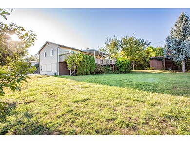 708 E 19th St, the Dalles, OR 97058 - photo 3