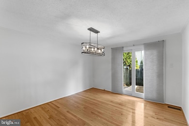 210 Whitcliff Ct, Gaithersburg, MD 20878 - photo 4