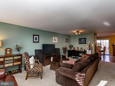 903 Coventry Pointe Ln, Pottstown, PA 19465 - photo 2