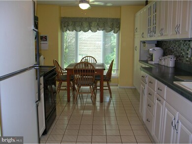 915 Putnam Blvd unit 110, Wallingford, PA 19086 - photo 3
