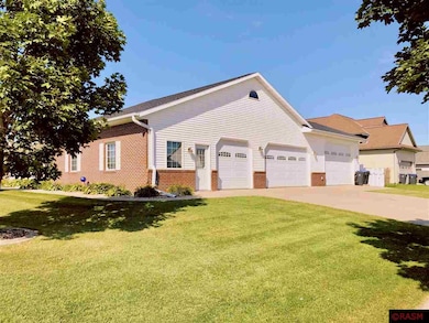321 Maverick Dr, Mankato, MN 56001 - photo 2
