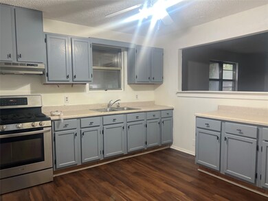 9117 Willow St, Houston, TX 77088 - photo 5