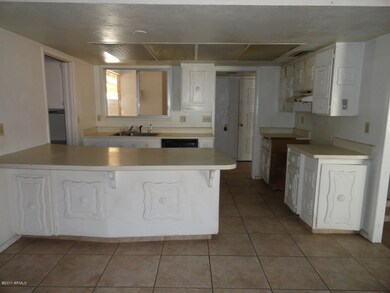 023-344716 Kitchen 2