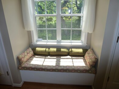 LIving/Study window seat