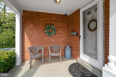 10917 Maple St, Fairfax, VA 22030 - photo 4