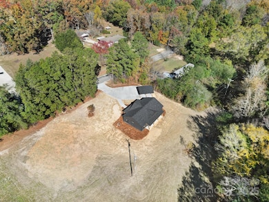 230 E Doc Garris Rd, Lancaster, SC 29720 - photo 7