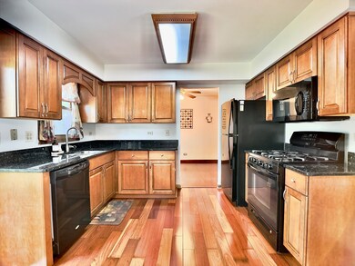 541 Chippewa Trail, Carol Stream, IL 60188 - photo 3