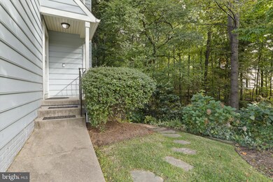 10213 Scarborough Commons Ct, Burke, VA 22015 - photo 4