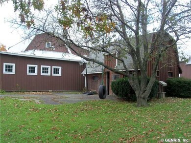 Other Garage  and small horse barn!