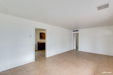 Living Rm4