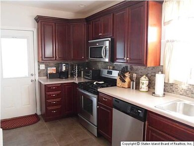 8 Markham Place, Staten Island, NY 10314 - photo 6