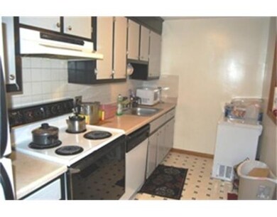 6 Hallmark Gardens unit 11, Burlington, MA 01803 - photo 5