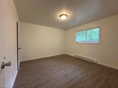 1815 McKnight Mill Rd unit B, Greensboro, NC 27405 - photo 4