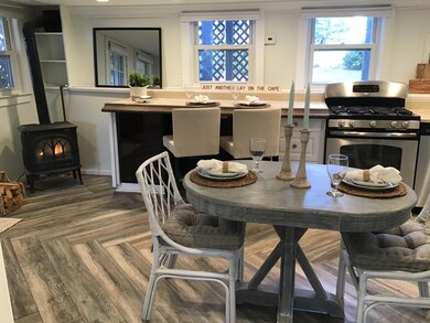 Kitchen Dining 1