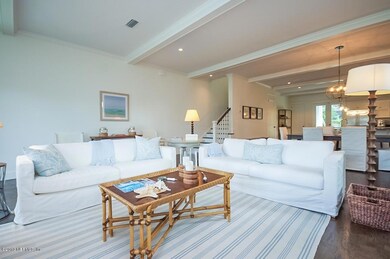 Lots of Light - Ceiling Beams