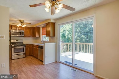 7482 Wounded Knee Rd, Lorton, VA 22079 - photo 7