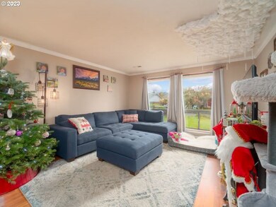 1819 E Fourth Ave, Sutherlin, OR 97479 - photo 3