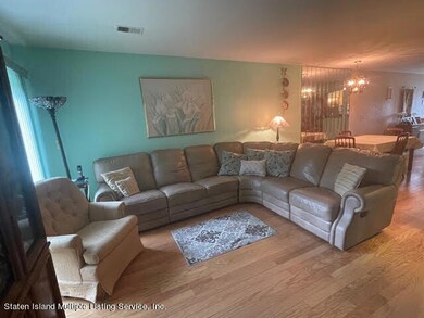 132 Gateway Dr, Staten Island, NY 10304 - photo 7