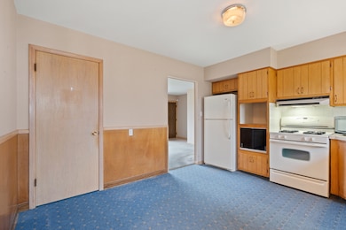 537-541 N Edgelawn Dr unit 541, Aurora, IL 60506 - photo 6