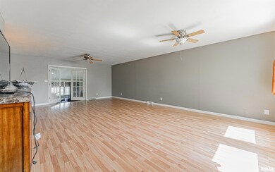 1513 Rutledge Dr, Lincoln, IL 62656 - photo 3