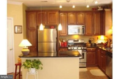 13123 Marcey Creek Rd, Herndon, VA 20171 - photo 2