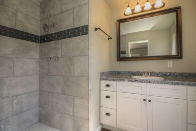 Burns_master_bath