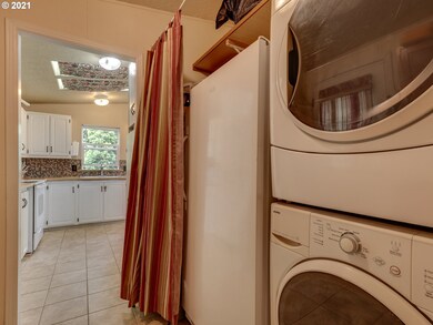 1077 SW Clawson Cir, Troutdale, OR 97060 - photo 4