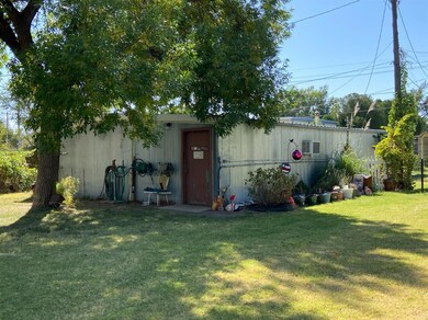 805 S Van Buren St, Hugoton, KS 67951 - photo 4