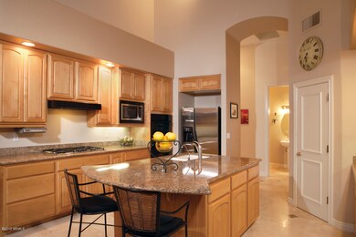 SPACIOUS GOURMET KITCHEN