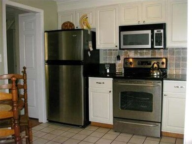 112 Brickett Hill Cir unit 112, Haverhill, MA 01830 - photo 4