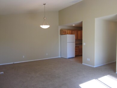 2723 SW Salmon Ave, Redmond, OR 97756 - photo 6