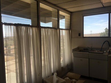 20719 Leif Rd, Mojave, CA 93501 - photo 5