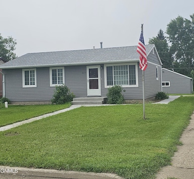 925 15th St SW, Jamestown, ND 58401 - photo 4