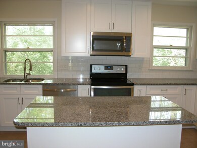 4405 Rockcrest Dr, Fairfax, VA 22032 - photo 4