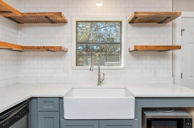 16-web-or-mls-1403 Grandview Dr-12