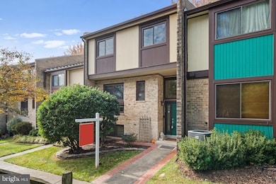 6824 Deer Run Dr, Alexandria, VA 22306 - photo 2